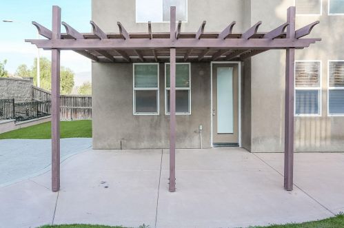 1728 Picket Fence Dr, Chula Vista CA  91915-1858 exterior