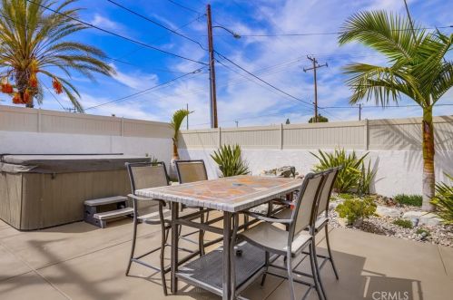 305 Kenmore St, Anaheim CA  92804-2114 exterior