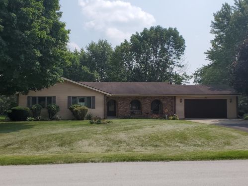 6008 Margo Dr, Saint Anne, IL 60964-4432