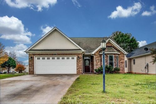 1073 Stokes Dr, Roanoke, VA 24019-4955