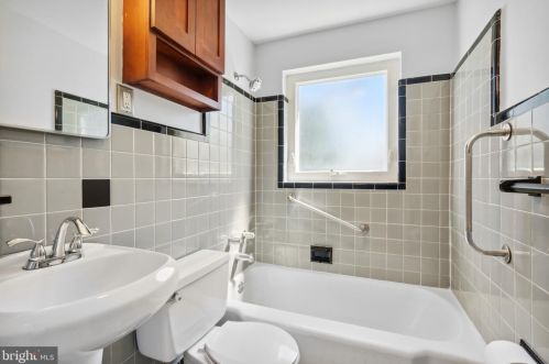 13 Dorann Ave, Princeton NJ  08540-3906 exterior
