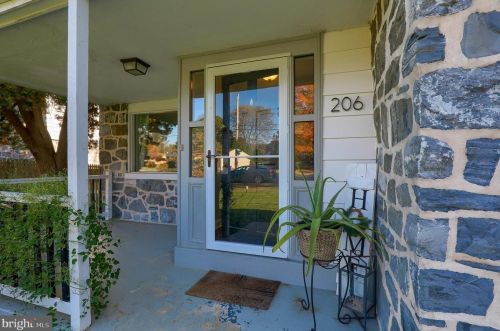 206 Meadia Ave, Lancaster, PA 17602-4822