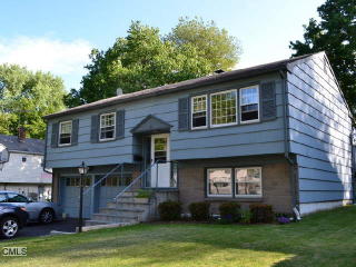 165 Robin Ln, Fairfield, CT 06824-3939