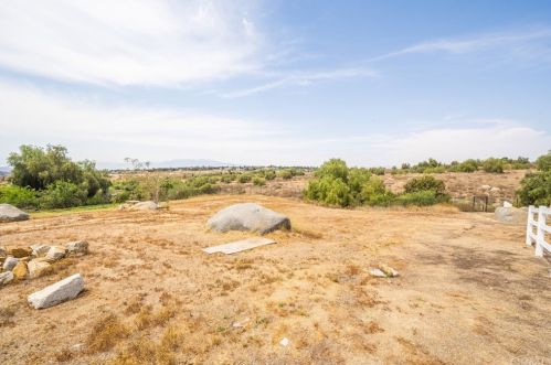 16550 Catalonia Dr, Riverside CA  92504-8701 exterior