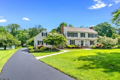 42 Cottage Ln, Sparta, NJ 07871-4000