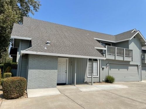 212 Hutchins St, Lodi, CA 95240-1920