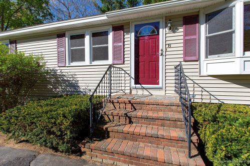 8 Camden Ave, York, ME 03909-1102