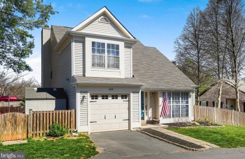 302 Foxridge Dr, Leesburg, VA 20175-2510