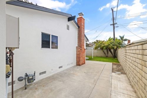 6562 Meath Cir, Huntington Beach CA  92647-3131 exterior
