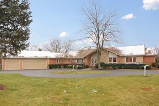 25555 Arrowhead Dr, Long Grove, IL 60060