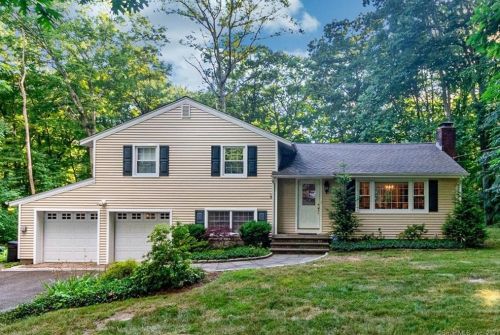 10 Dewal Dr, Norwalk, CT 06851-1227