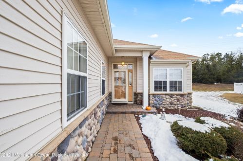 9 Lyon Ct, Lakehurst, NJ 08759-6284