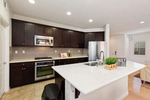 38 Latitude, Irvine CA  92618-8821 exterior