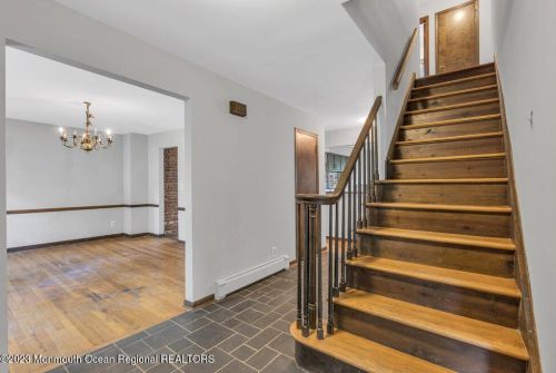 96 Knollwood Dr, Tinton Falls, NJ 07724-2709