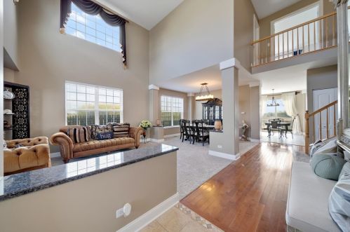 6 Foxfield Ct, Barrington Hills, IL 60156
