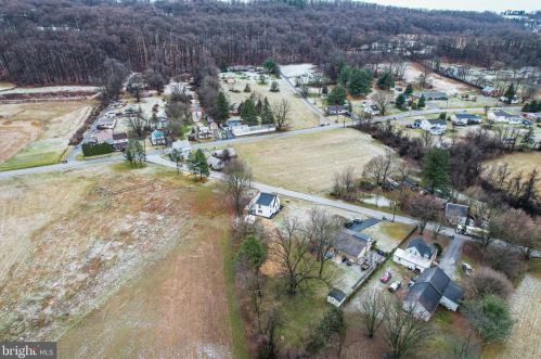 3489 Lower Glades Rd, York PA  17406-6930 exterior