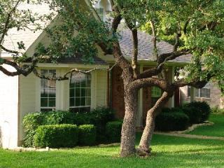 2522 Fairfield Bend Dr, San Antonio, TX 78231-2226