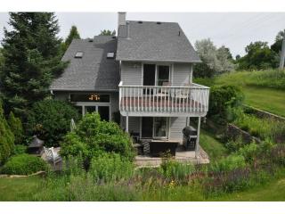 4331 Arrowhead Ct, Hopkins, MN 55345-2401