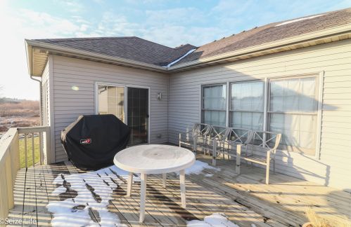 307 Schmidt Dr, Pingree Grove IL  60140-8273 exterior