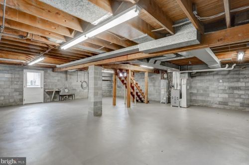 210 Rosedale Ave, Lancaster PA  17603-5708 exterior