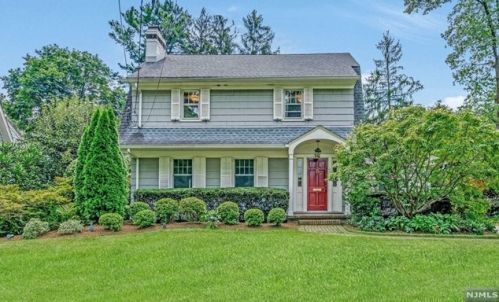 70 Glenwood Rd, Ridgewood, NJ 07450-1311
