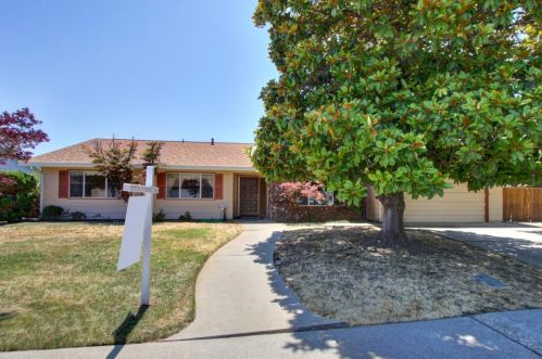 8738 Cabra Ct, Elk Grove, CA 95624-2208