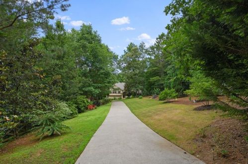406 Gray Fox Dr, Holly Springs, GA 30114-7142