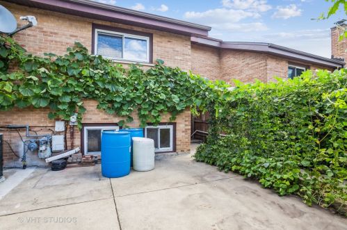 259 Dover Dr, Des Plaines IL  60018-1151 exterior