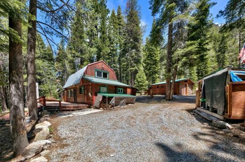 7500 Riv Rd, Truckee CA  exterior