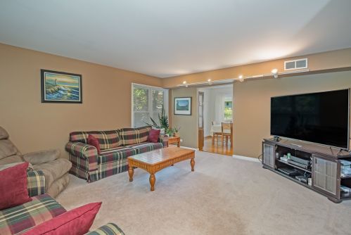 818 Menominee Dr, Barrington Hills, IL 60156