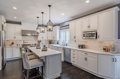 5 Clydesdale Ct, Upper Stepney CT  06468-1368 exterior