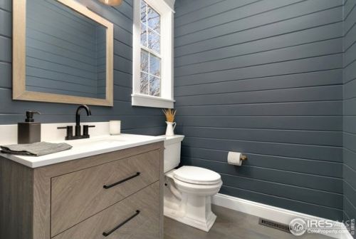 1227 Cres Dr, Fort Collins CO 80526-2917 exterior