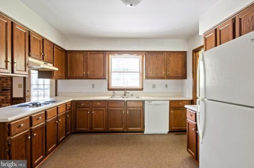 301 Inglewood Dr, Fredericksburg, VA 22407-8046