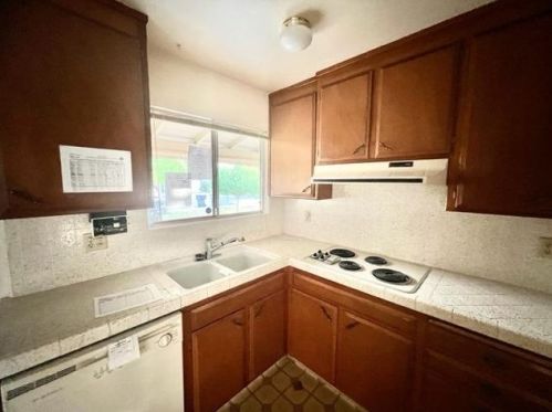 2100 Vicki Ct, Modesto, CA 95350-3654