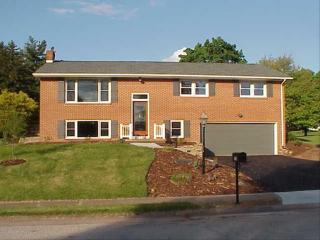 2123 Twinbrook Dr, York, PA 17408-3952
