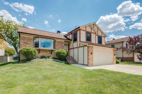 1075 Judy Dr, Elk Grove Vlg, IL 60007-3172