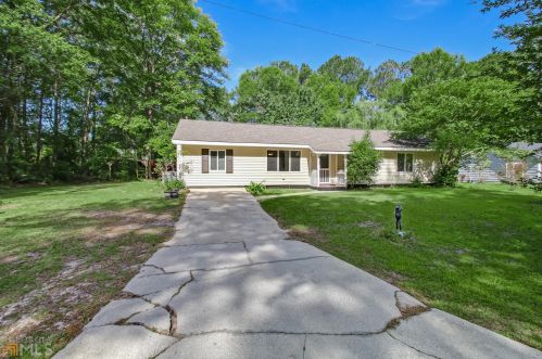1106 Brewster Ave, Woodbine, GA 31569-3533