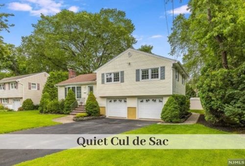327 Willow Ct, Ridgewood, NJ 07450-5205