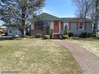 52 Coolspring Dr, Cranston, RI 02920-3105