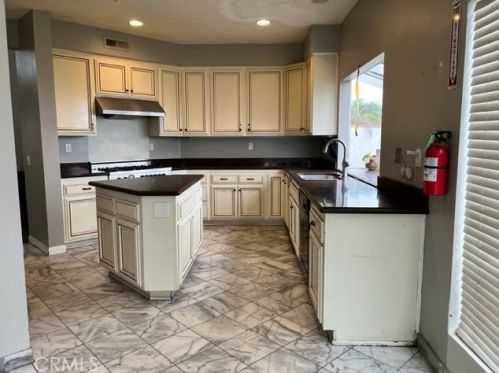 1001 Mountvale Ct, Anaheim CA  92808-2108 exterior