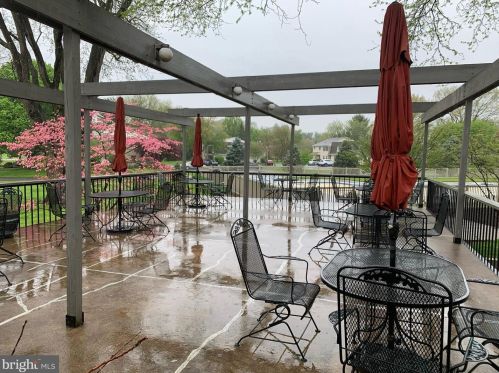 173 Valleybrook Dr, Lancaster PA  17601-4619 exterior