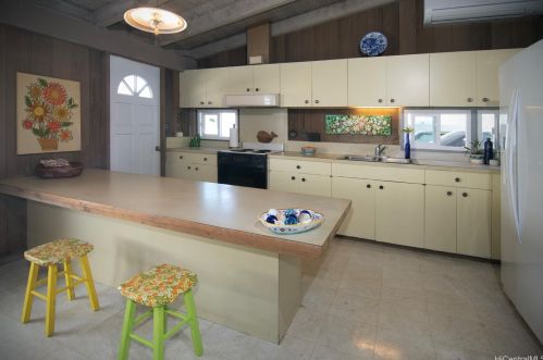 7243 Pulehu St, Honolulu, HI 96825-2536