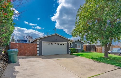 9192 Pershing Ave, Citrus Heights, CA 95662-4754