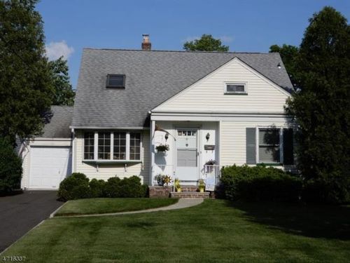 12 Algonquin Dr, Cranford, NJ 07016-3302