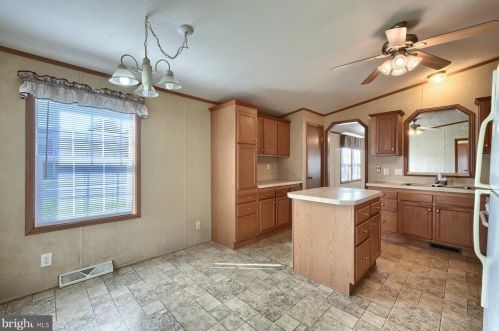 104 Dovefield Dr, Lancaster PA  exterior