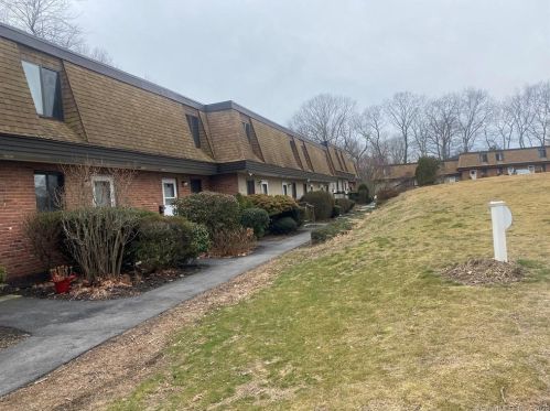 11 King Arthur Dr, Niantic CT  06357-1207 exterior