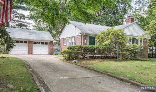 180 Madison Ave, Dumont, NJ 07628-2536