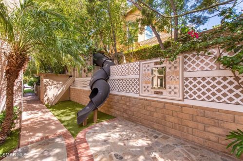 531 Granite Hl St, Simi Valley CA 93065-0608 exterior