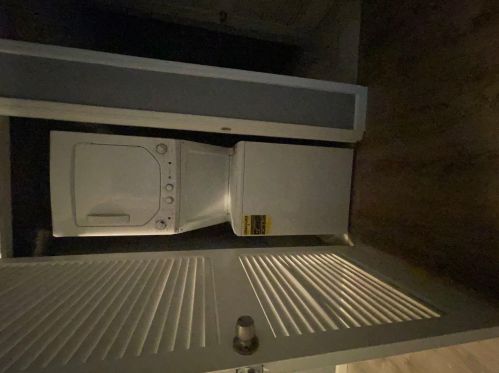 71 Montre Sq, Atlanta GA  30327-4044 exterior