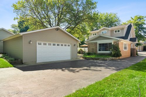 142 Slade St, Palatine, IL 60067-5031